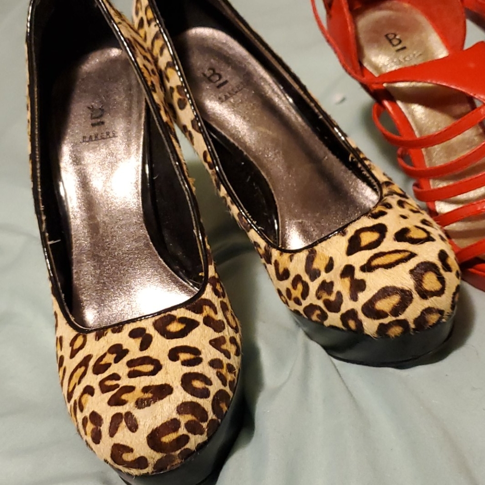 Get all 4 pair!! As is! 2 pair size 5 & 2 pair 5.5 - Picture 7 of 12